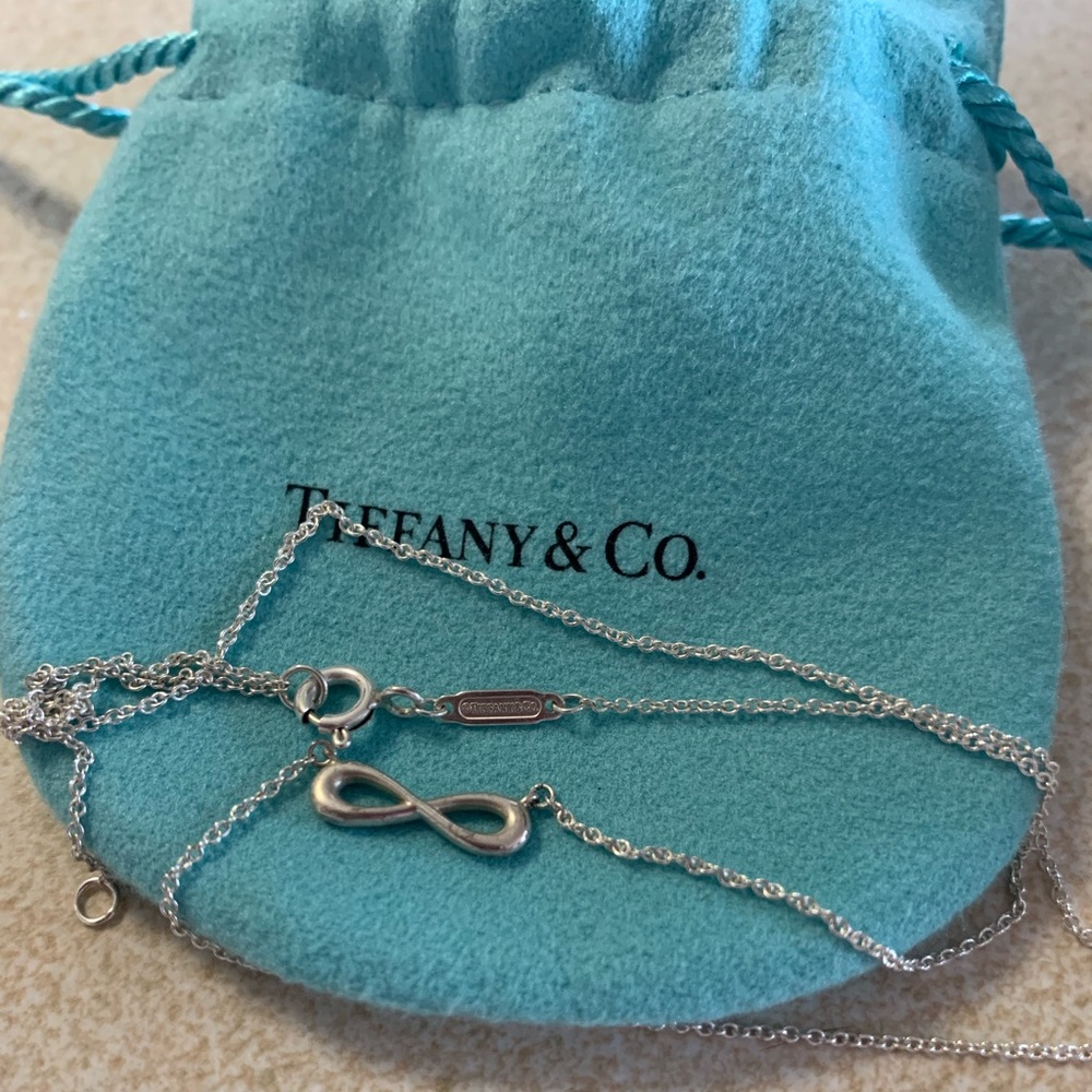Tiffanys mini Infinity necklace